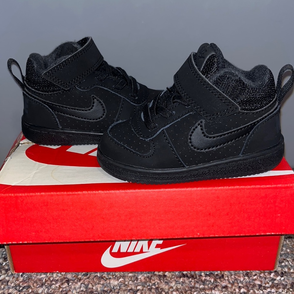 Baby boy Nike court borough mid(TDV) size 4C